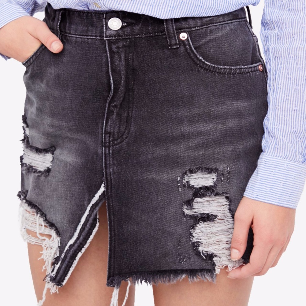 SOLD!! Mini Skirt Denim Distressed Cutoff NWT - Picture 1 of 8